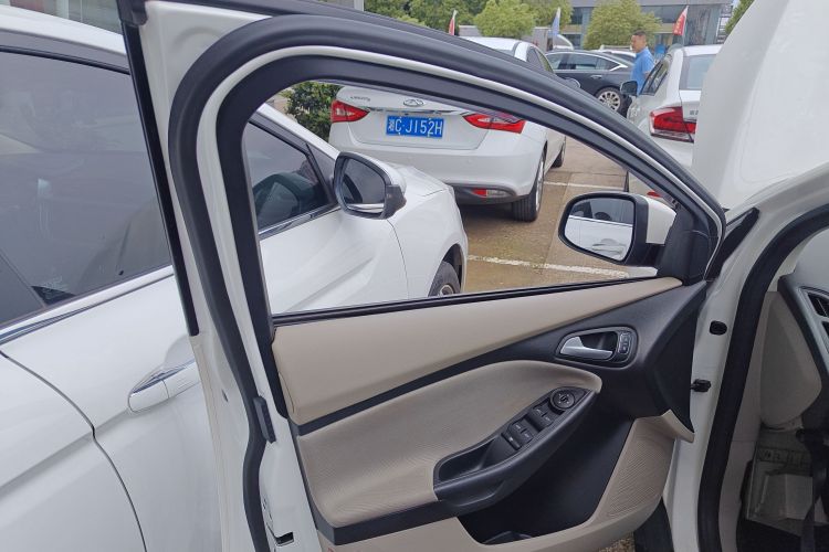 福特 福克斯 2018款 三厢经典 1.6L 自动舒适型智行版中控内饰47