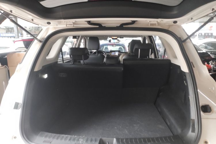 宝骏530 2019款 1.5T CVT豪华型 国V机舱底盘23