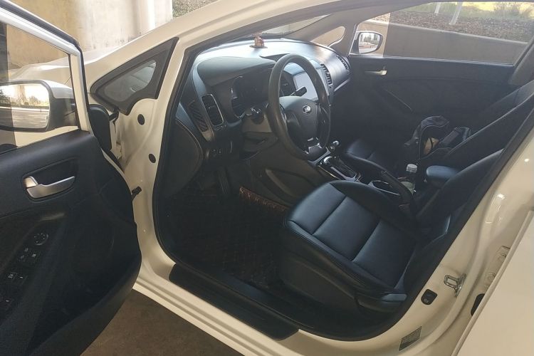 起亚K3 2017款  1.6L 自动15周年特别版GLS中控内饰20