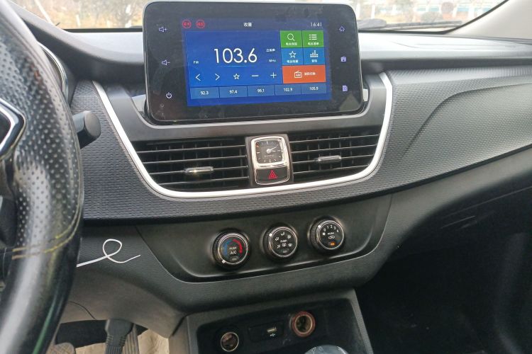 宝骏730 2019款 1.5T CVT时尚型 7座 国VI中控内饰16