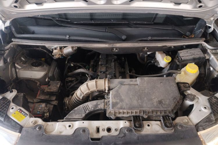 五菱汽车 五菱宏光V 2022款 1.5L劲取版电动助力LAR机舱底盘24