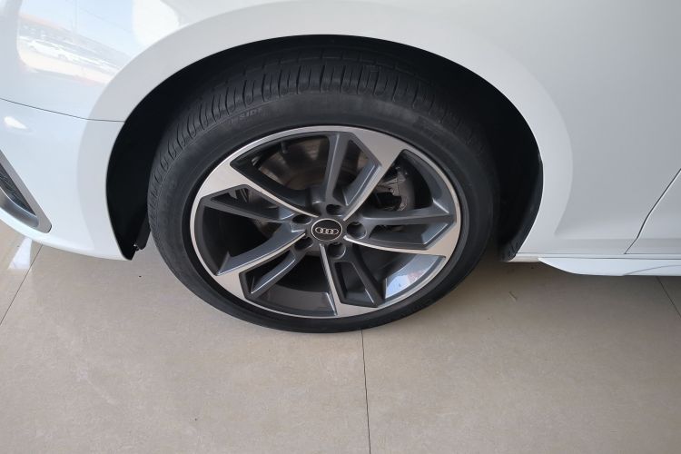 奥迪A4L 2023款 40 TFSI 时尚动感型车身外观35