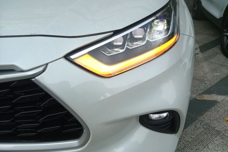 丰田 汉兰达 2022款 双擎 2.5L 两驱尊贵版 7座局部细节36