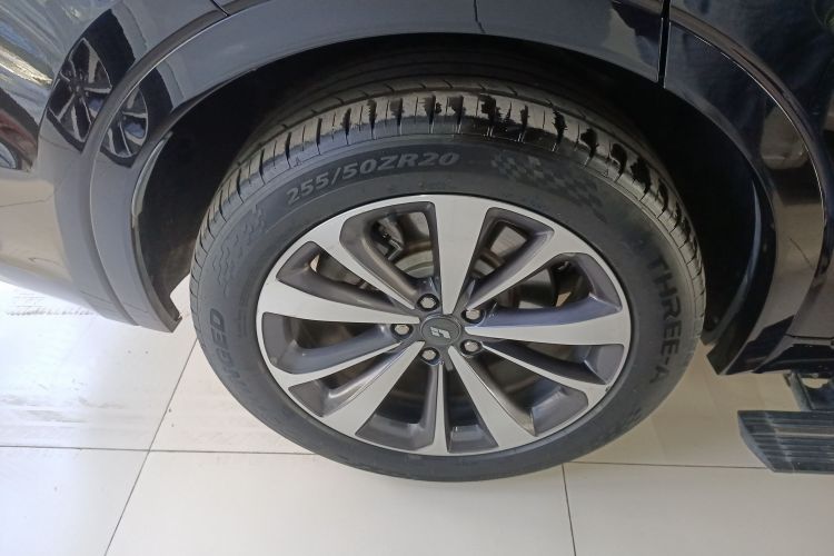 理想汽车 理想ONE 2020款 增程6座版车身外观6008