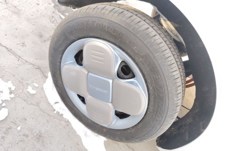 吉利银河 2024款 熊猫mini 200km 耐力熊车身外观6008