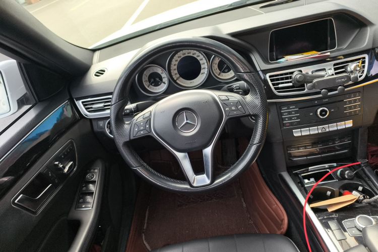 奔驰E级 2015款 改款 E 260 L 运动型局部细节13