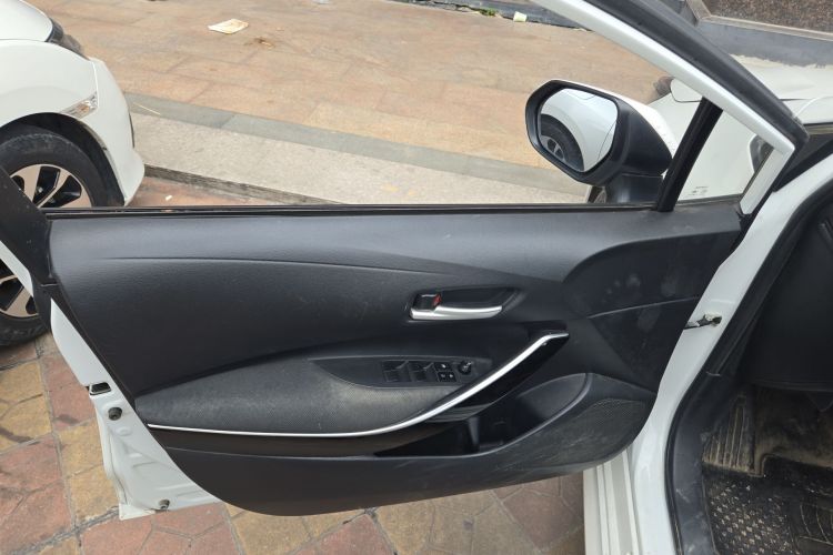 丰田 雷凌 2021款 双擎 1.8H E-CVT进取版中控内饰47