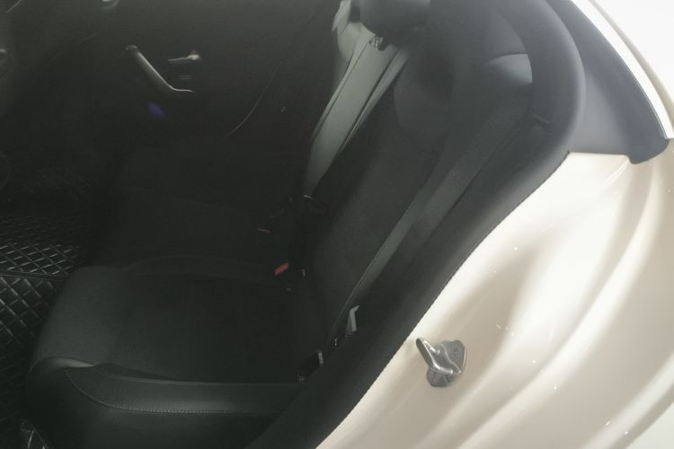 奔驰CLA 2022款 改款 CLA 200中控内饰7004