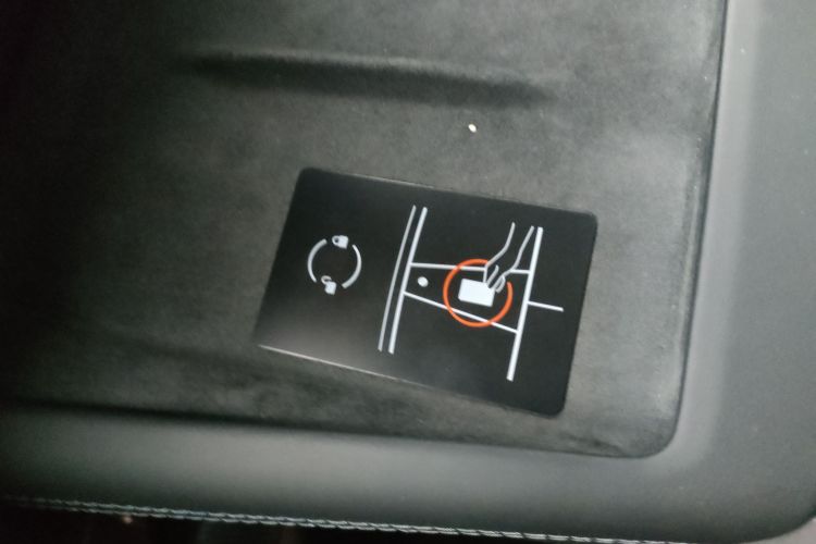 特斯拉 Model 3 2023款 后轮驱动版中控内饰11