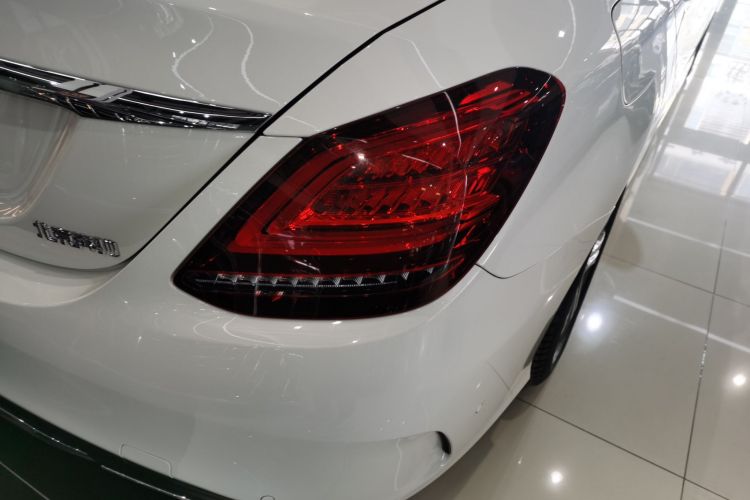 奔驰C级 2021款 C 260 L 运动版车身外观9