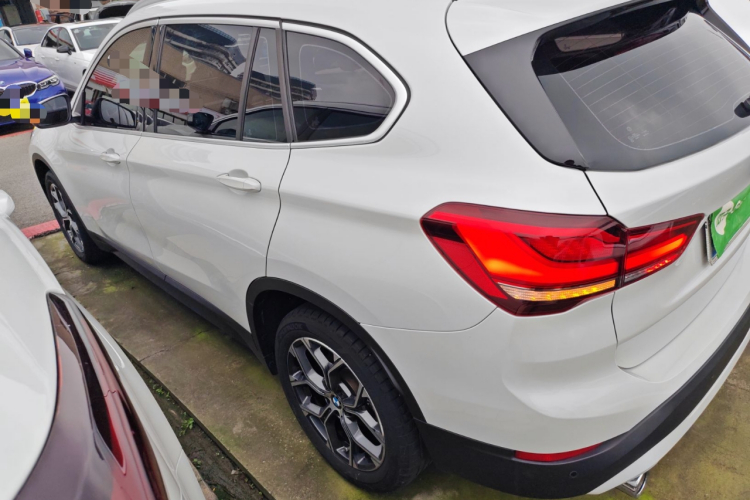 宝马X1 2021款 改款 sDrive25Li 领先型车身外观4