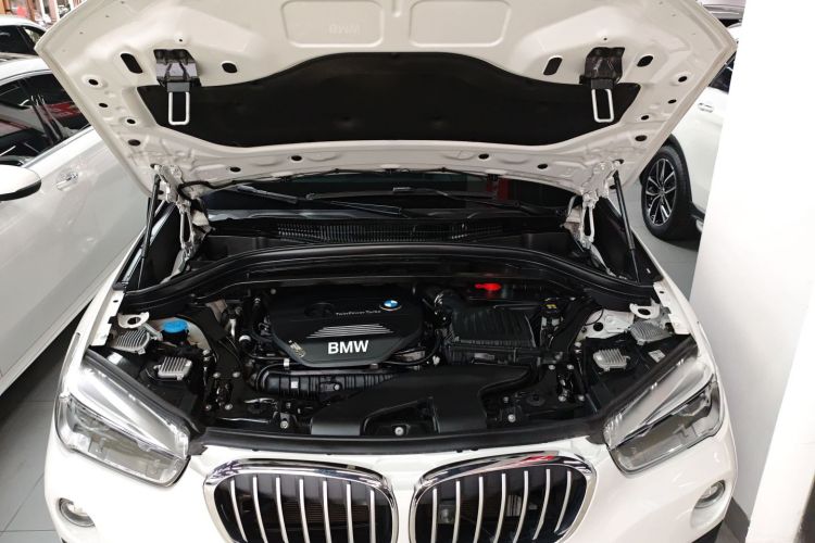 宝马X1 2018款 sDrive20Li 领先型机舱底盘24