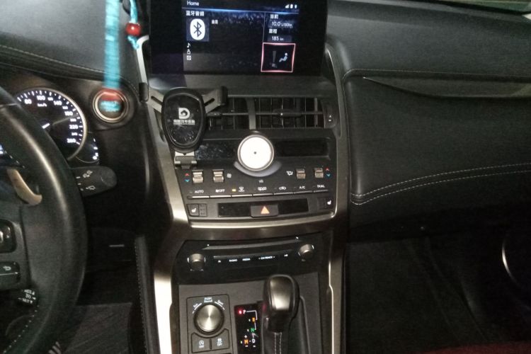 雷克萨斯NX 2018款 300 前驱 锋行版中控内饰16