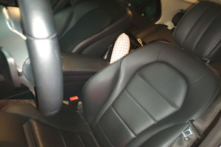 奔驰C级 2019款 改款 C 260 L 运动版局部细节19