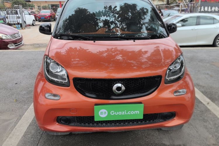 smart fortwo 2015款 1.0L 52千瓦硬顶激情版车身外观2