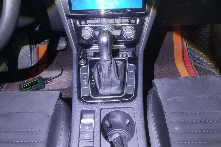 大众 迈腾 2017款 330TSI DSG 豪华型中控内饰18