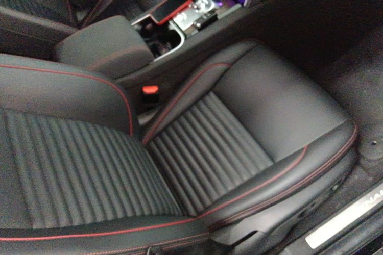 路虎 发现运动版新能源 2022款 改款 P300e 插电式电动混合版局部细节41