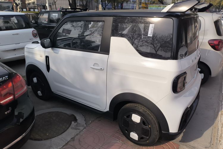 吉利银河 2025款 210km 熊猫卡丁车身外观4