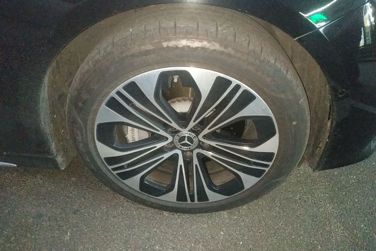 奔驰E级新能源 2024款 E 350 e L 插电式混合动力轿车车身外观10