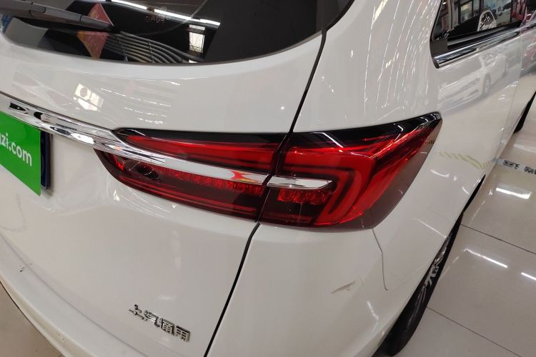 别克GL8 2023款 陆上公务舱 智享型车身外观9