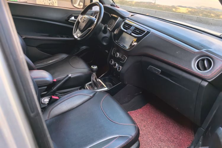 中华V3 2016款 1.5L 手动智能型局部细节41