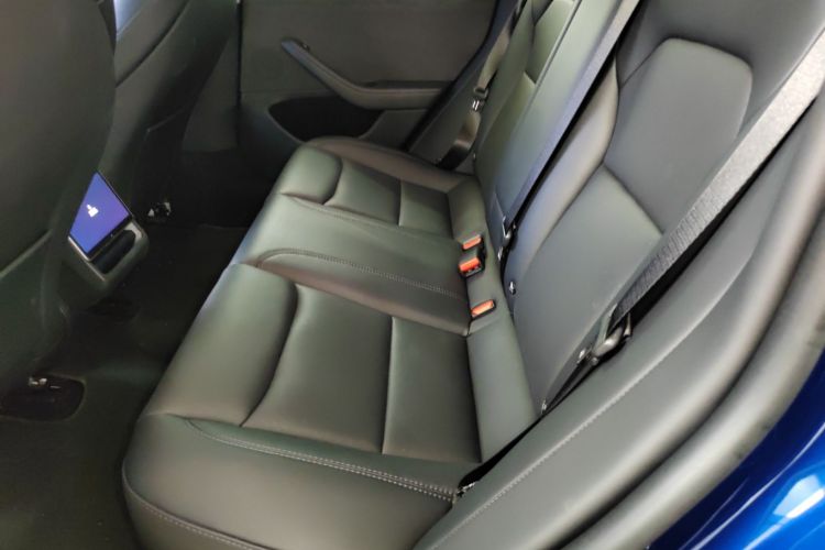 特斯拉 Model 3 2023款 长续航全轮驱动版中控内饰21