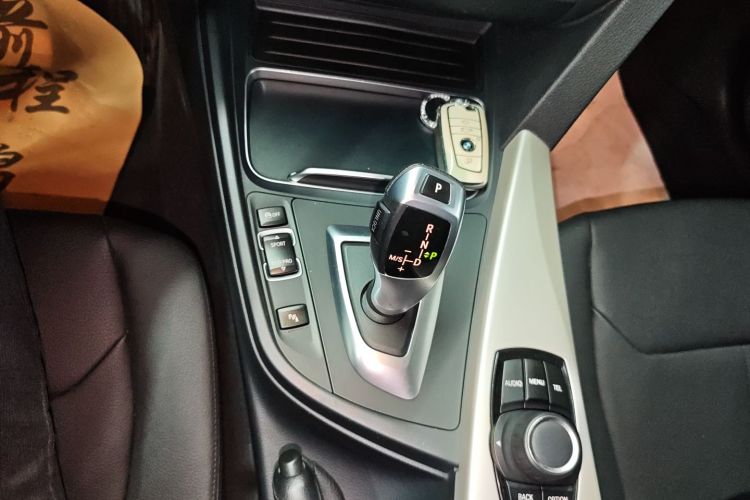 宝马3系 2016款 316Li 时尚型中控内饰18