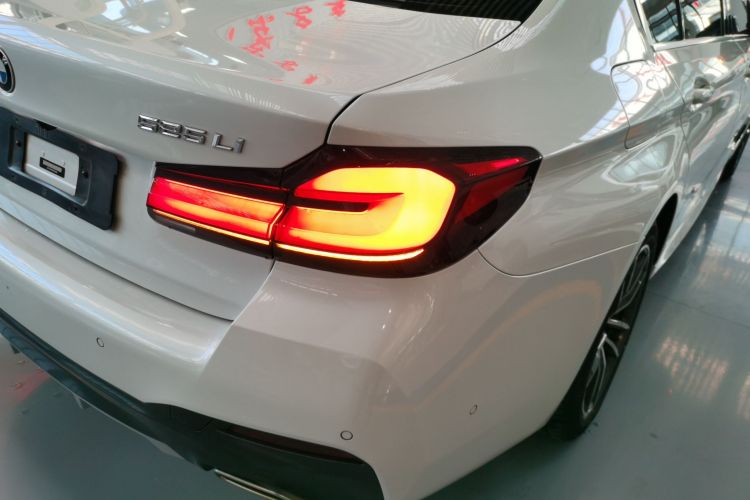 宝马5系 2022款 改款二 525Li M运动套装车身外观9