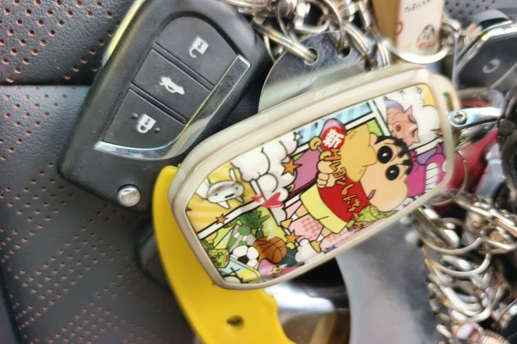 丰田 雷凌 2023款 智能电混双擎 1.8L 运动版中控内饰11