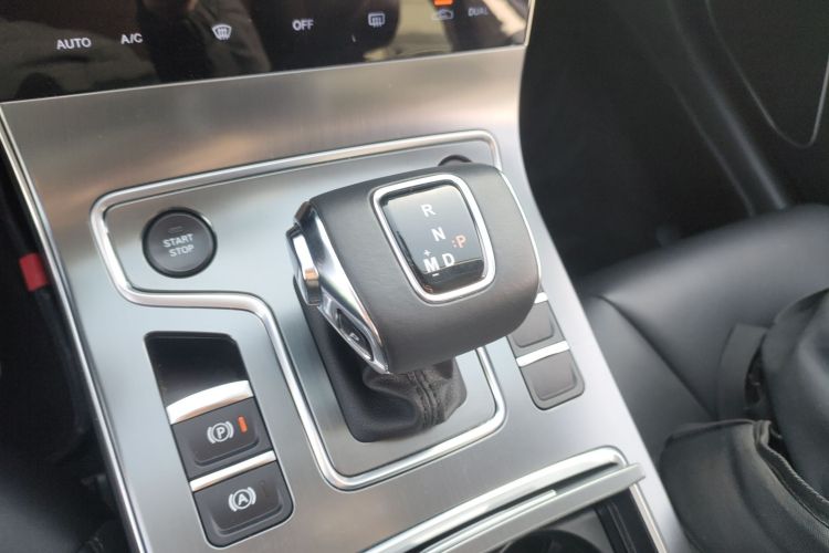 红旗H5 2022款 经典款 改款 1.5T DCT旗韵版中控内饰18