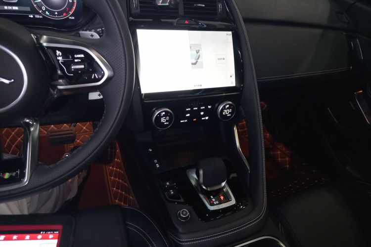 捷豹E-PACE 2024款 耀黑运动版 R-DYNAMIC SE BLACK中控内饰16