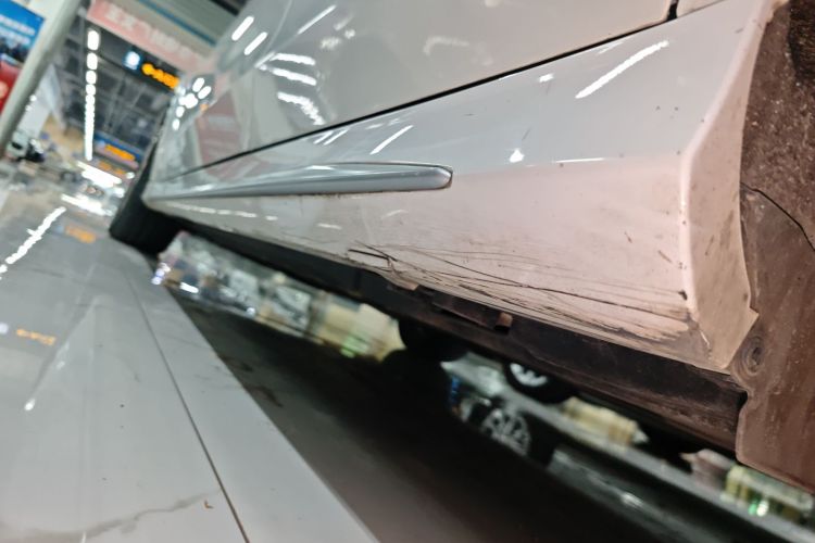 奔驰C级 2017款 C 200 L 运动版局部细节9002