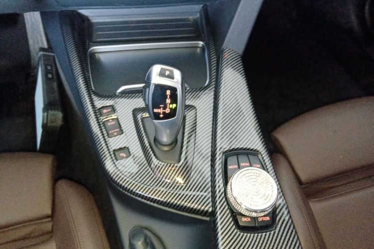 宝马3系 2018款 318i中控内饰18