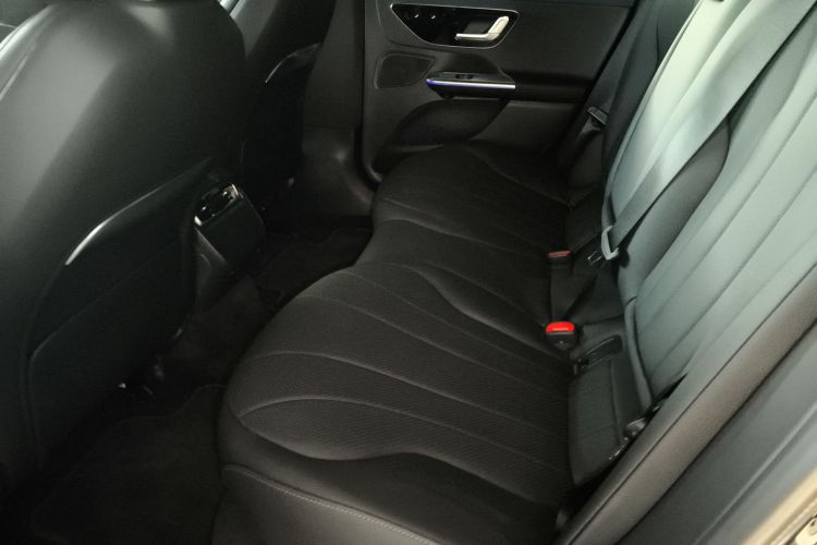 奔驰EQE 2025款 500 4MATIC 先锋版中控内饰7004