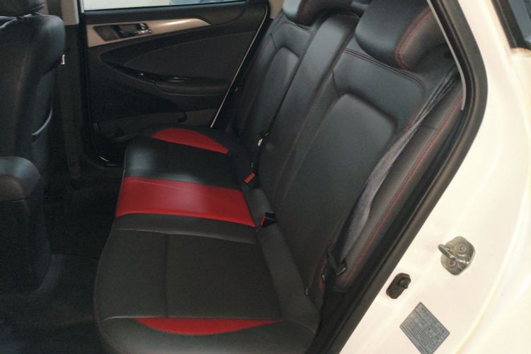 长安 逸动 2016款 XT 1.6L 手动俊酷型中控内饰21