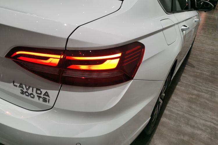 大众 朗逸 2024款 300TSI DSG满逸版车身外观9