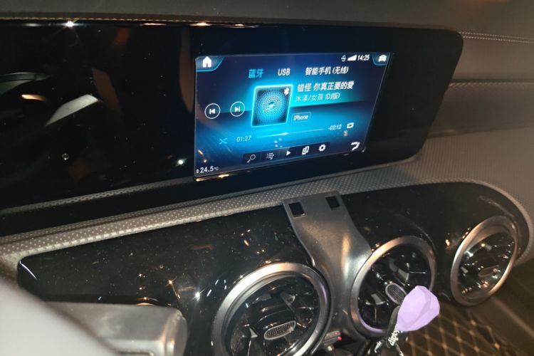 奔驰A级 2020款 A 180 L 运动轿车中控内饰16