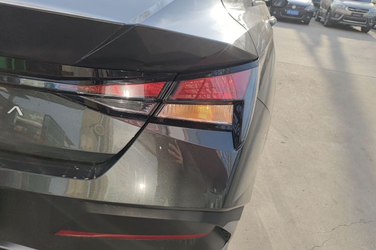 现代 伊兰特 2023款 1.5L CVT GLS领先版车身外观9