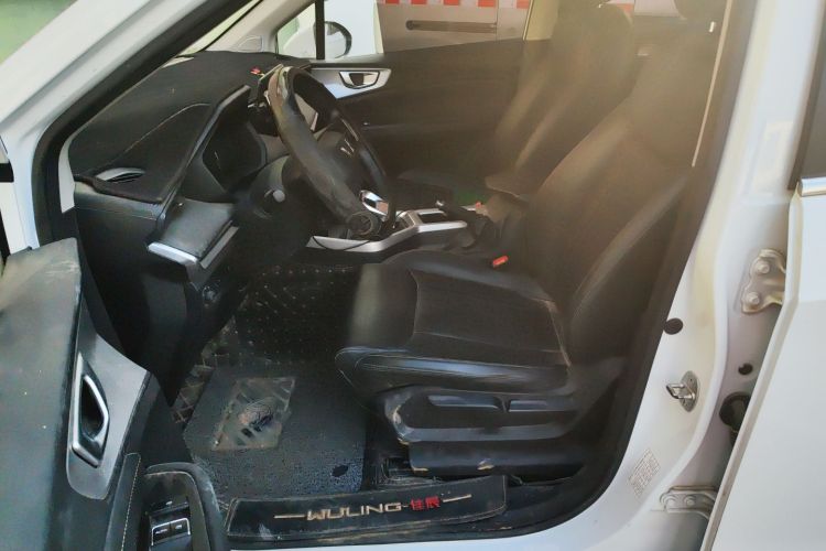 五菱汽车 五菱佳辰 2022款 1.5L 手动轻享舒适型中控内饰19