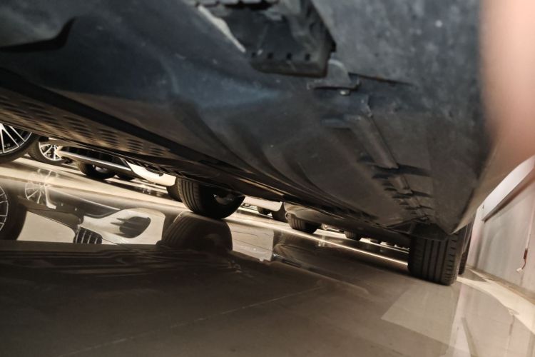 奔驰GLC 2023款 改款 GLC 260 L 4MATIC 豪华型 5座局部细节9002