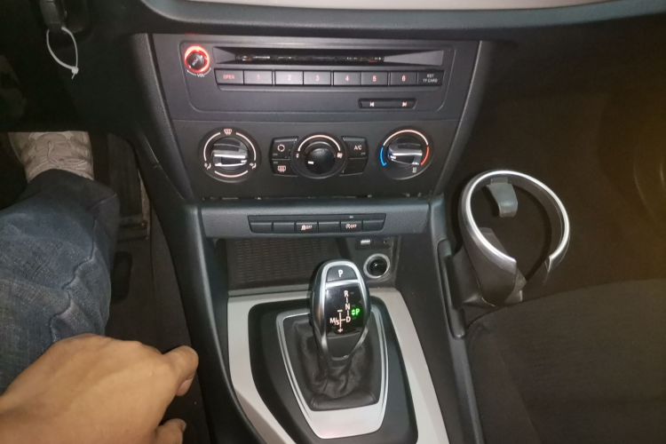 宝马X1 2014款 sDrive18i 时尚型中控内饰18