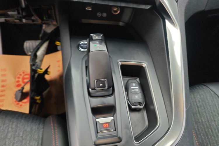 标致4008 2018款 350THP 精英版中控内饰18