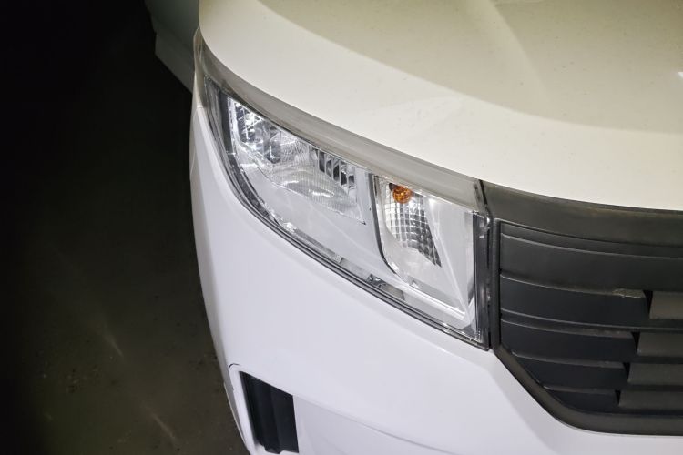 五菱汽车 五菱宏光PLUS 2020款 1.5L 手动标准型 5座车身外观8