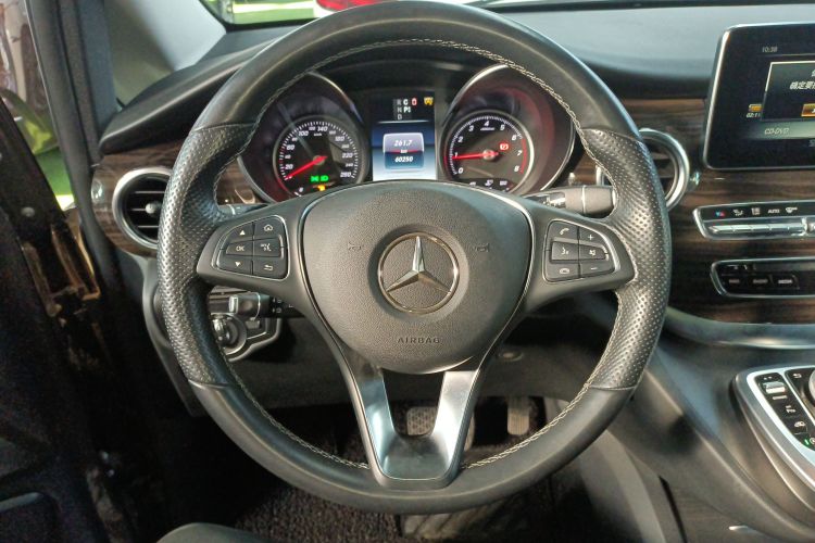 奔驰V级 2017款 V 260 领航版局部细节13