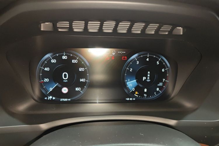 沃尔沃XC90 2022款 B6 智逸豪华版 7座中控内饰14