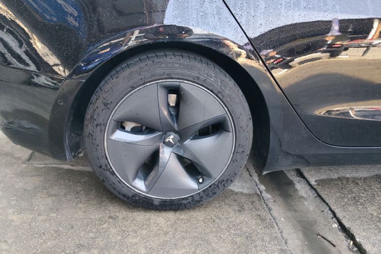 特斯拉 Model 3 2020款 标准续航后驱升级版车身外观6008