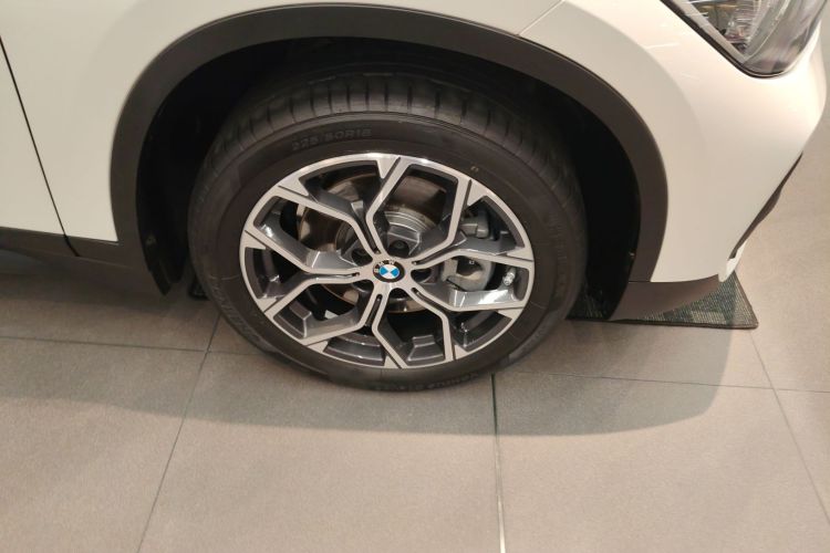 宝马X1 2022款 sDrive25Li 领先型车身外观10