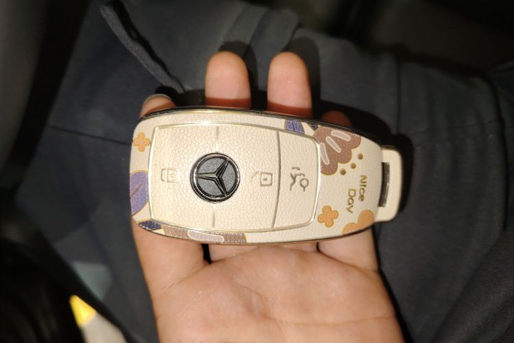 奔驰GLB 2023款 GLB 200 动感型中控内饰7001