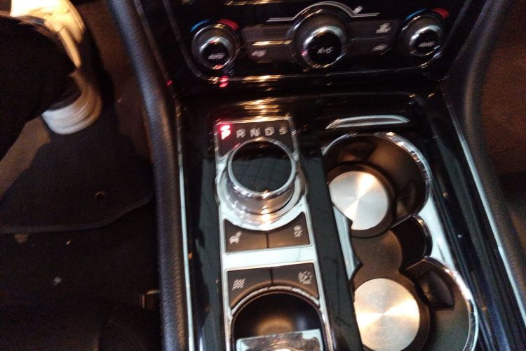 捷豹XJ 2015款 XJL 3.0 SC 典雅商务80周年典藏版局部细节18