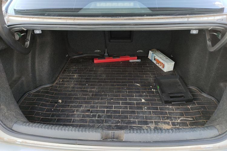 大众 速腾 2015款 1.6L 手动舒适型机舱底盘23